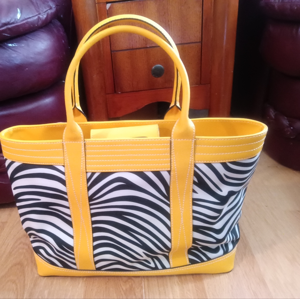Maxx New York Yellow Handbag Pre-owned